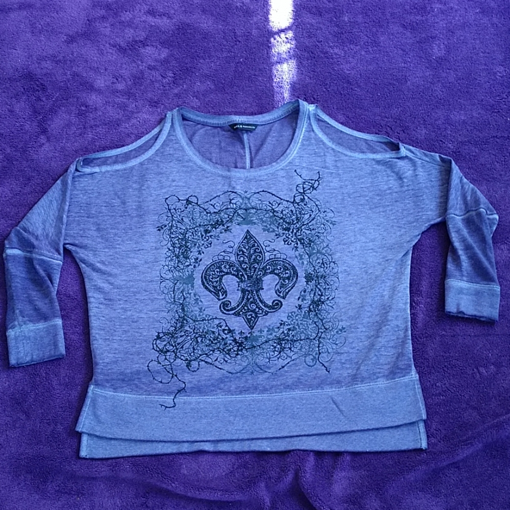 Open shoulder 3/4 sleeve sweatshirt